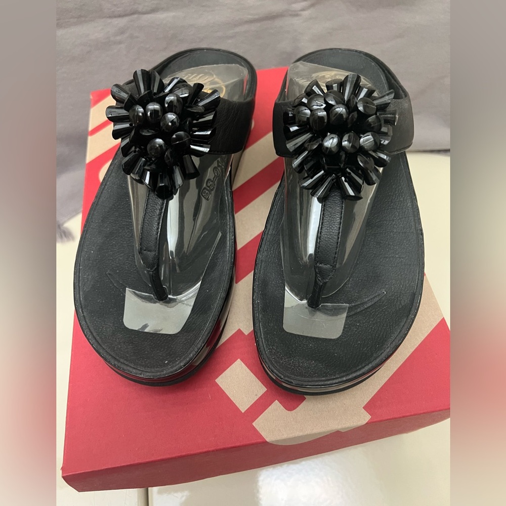 Fit Flop BLOSSOM Toe-Post Flip-Flops Black Patent size 7 EUC